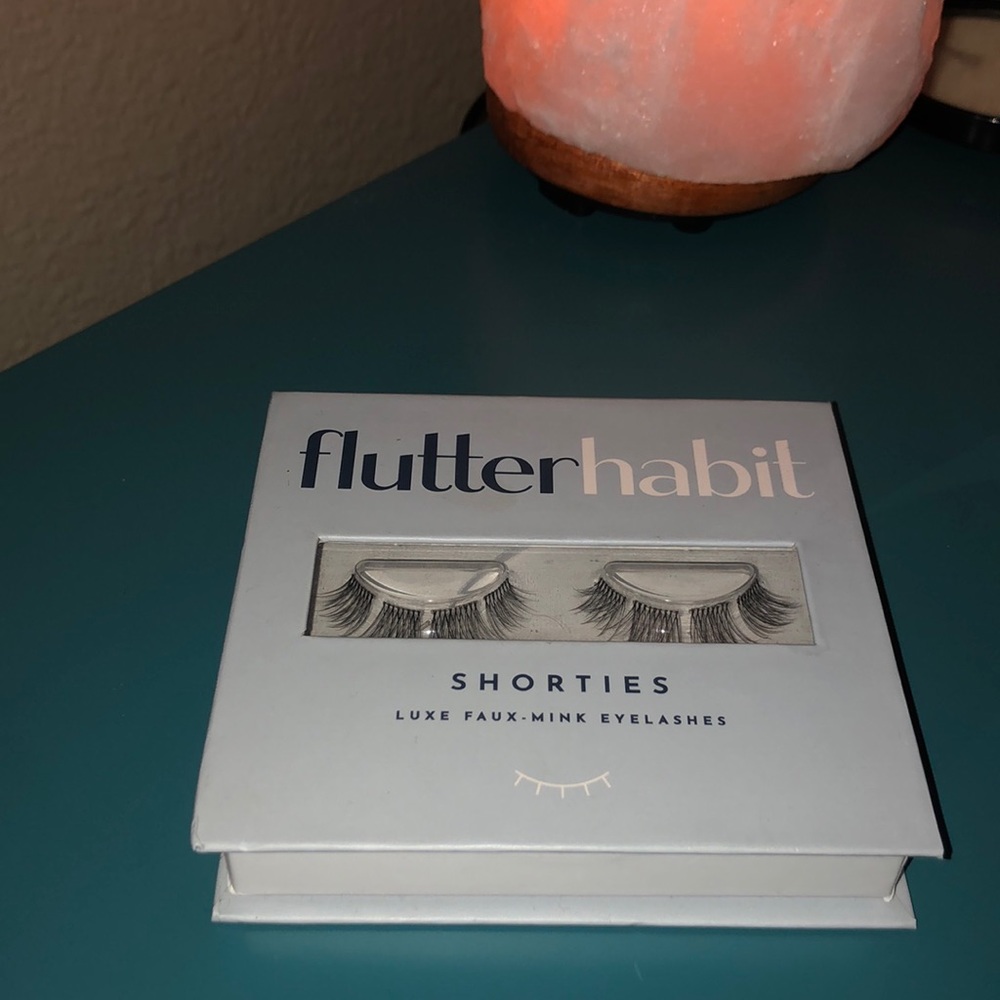 Flutterhabit lashes. New, missing one